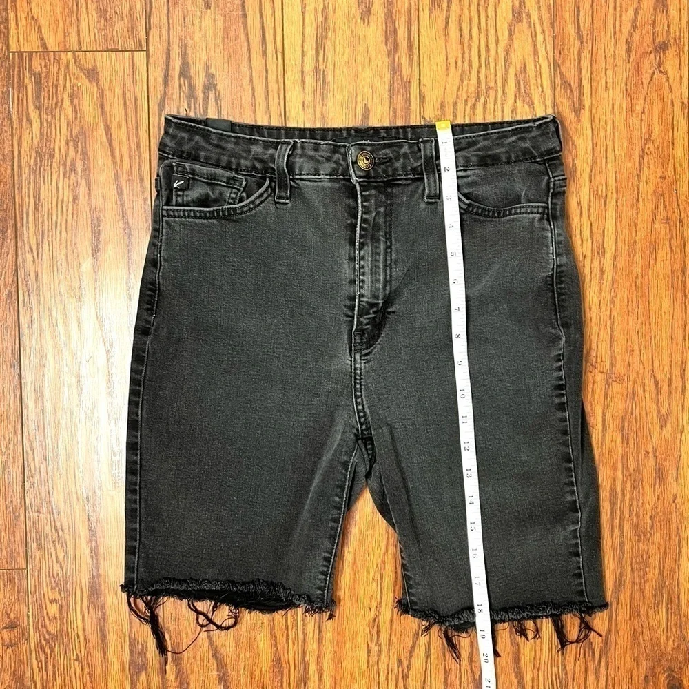 KanCan Black Distressed Raw Hem High Rise Estilo Stretch Bermuda Shorts Size 28